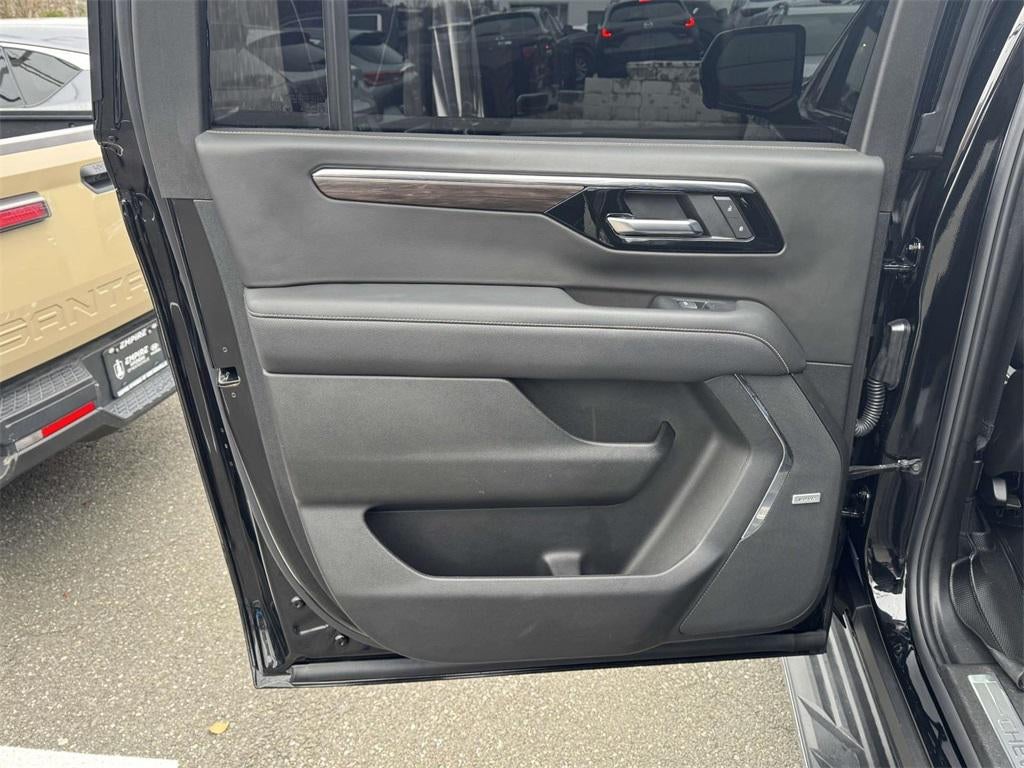 2025 Chevrolet Suburban 4WD Premier