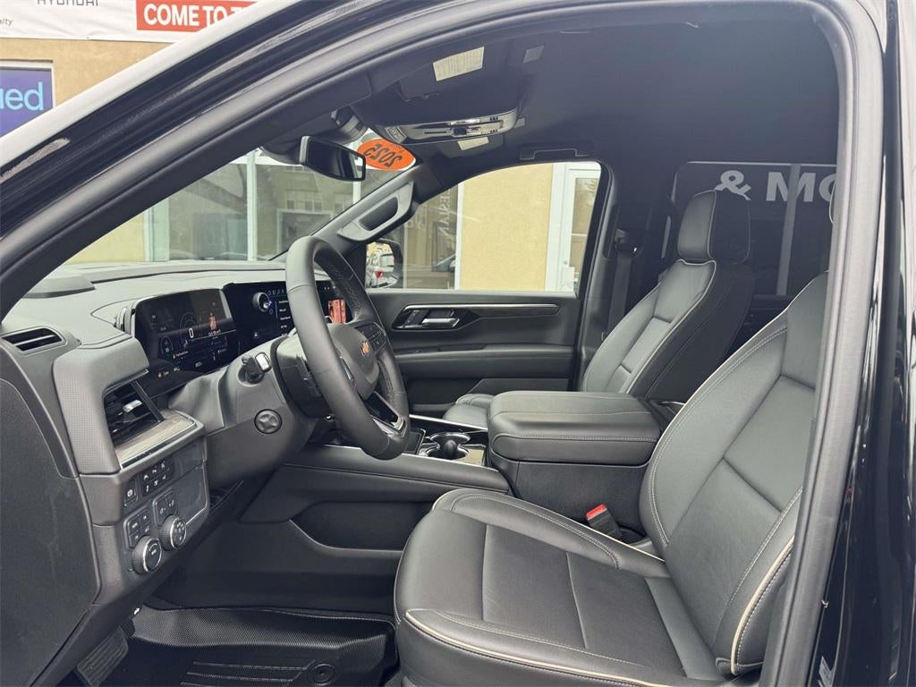 2025 Chevrolet Suburban 4WD Premier