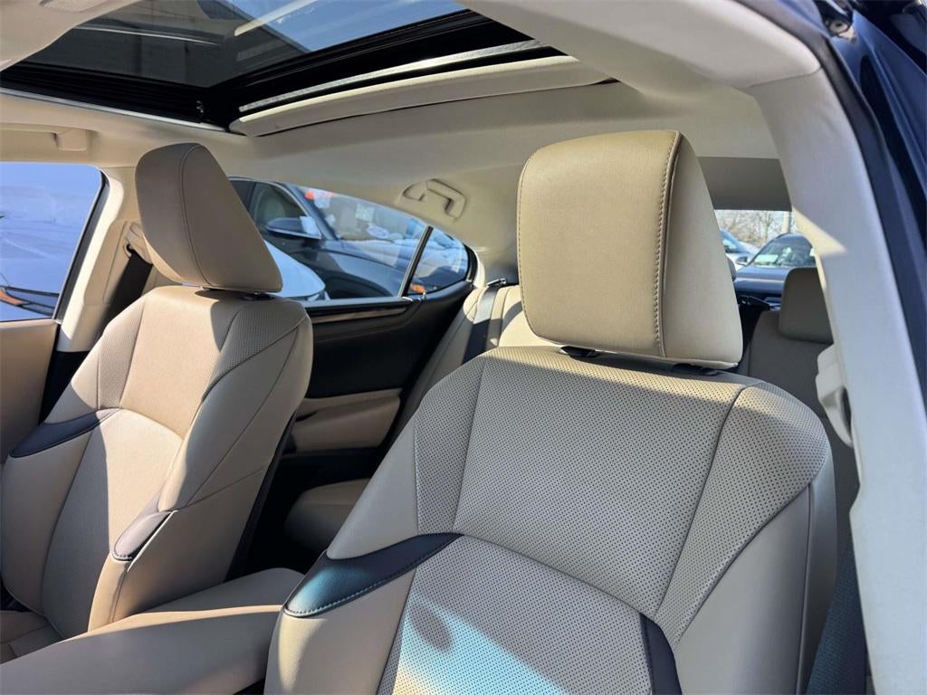 2021 Lexus ES 300h 300h