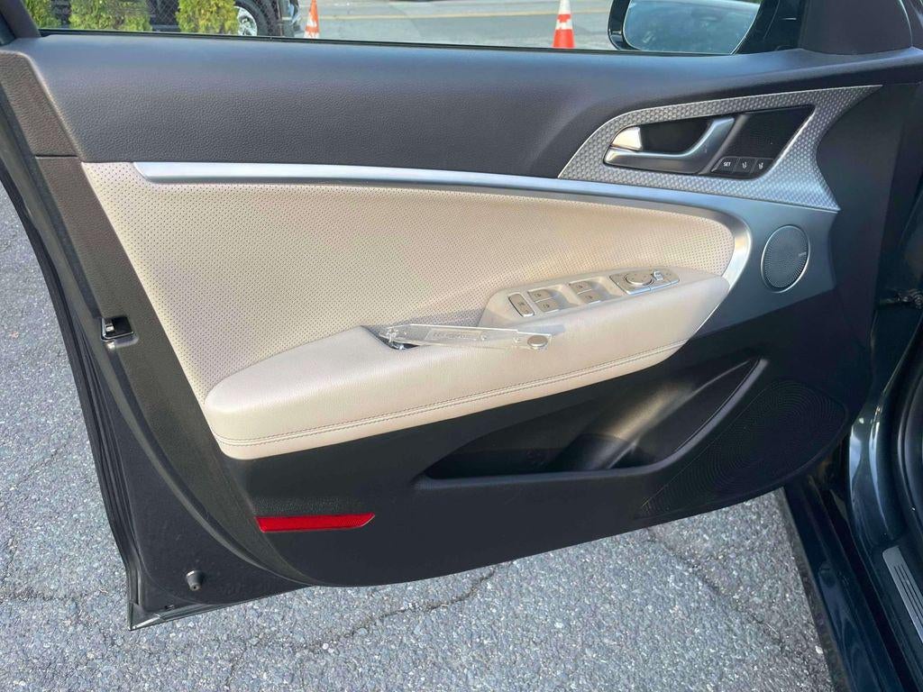 2023 Genesis G70 2.0T AWD