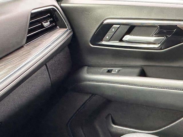 2025 Chevrolet Suburban LT