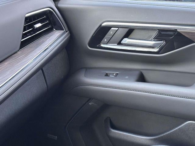 2025 Chevrolet Suburban 4WD LT