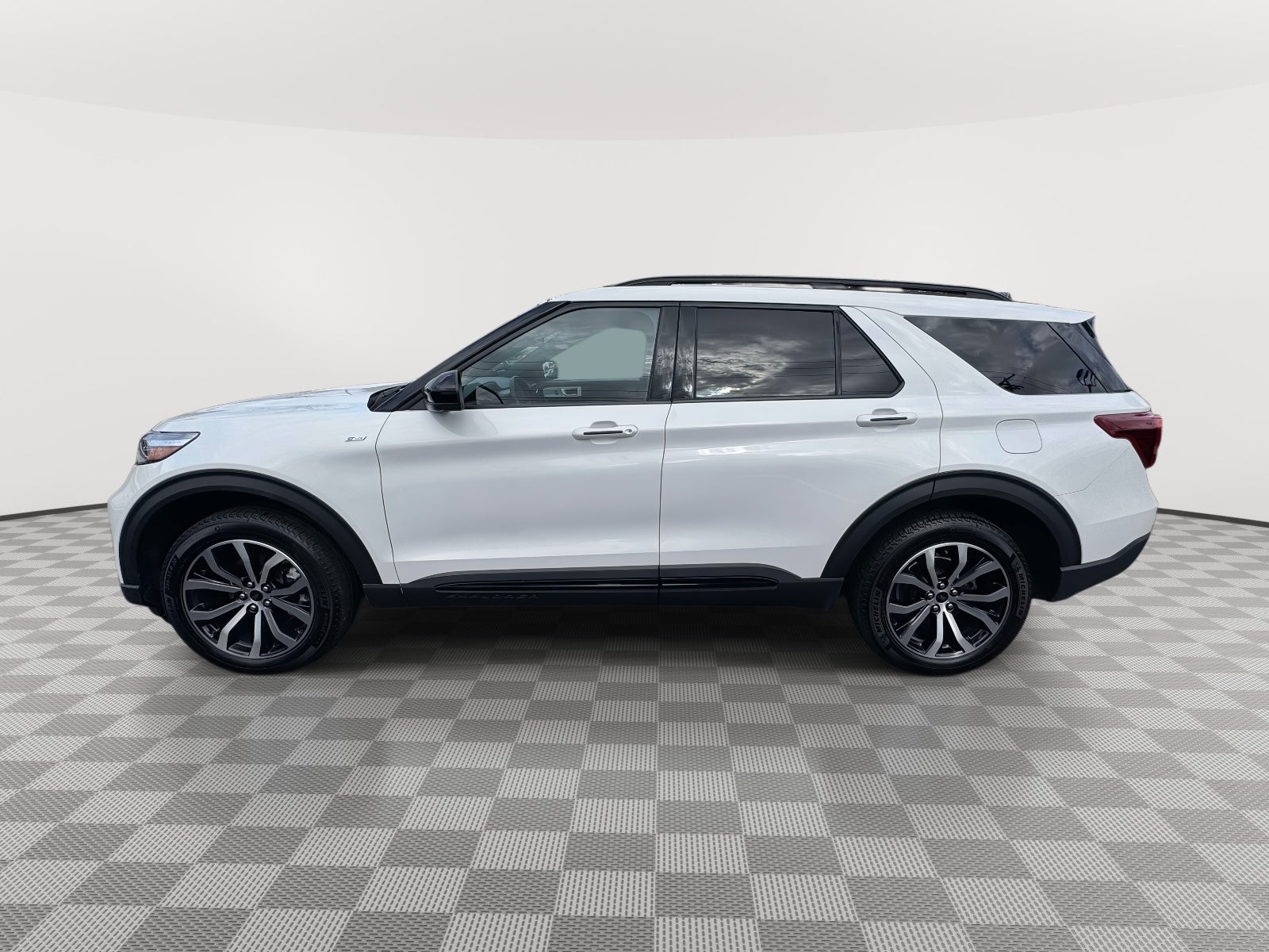 2022 Ford Explorer ST-Line