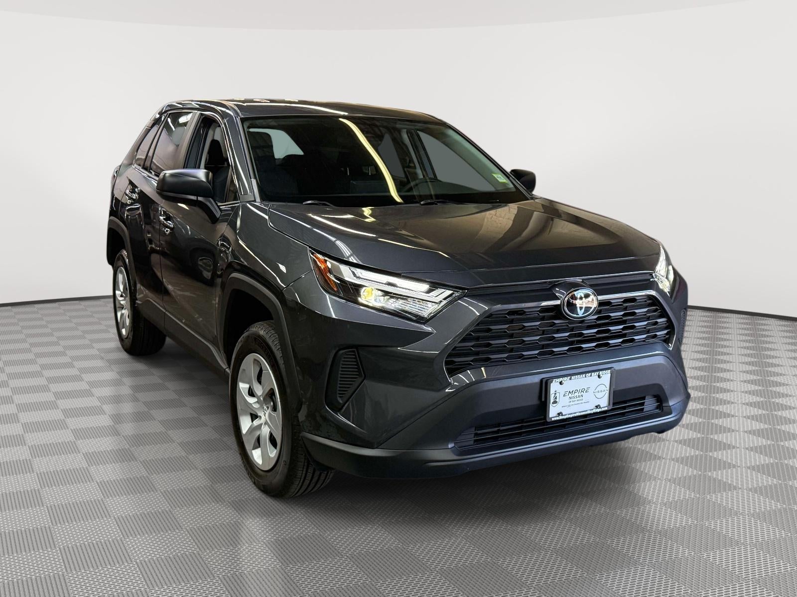 2025 Toyota RAV4 LE AWD's photo