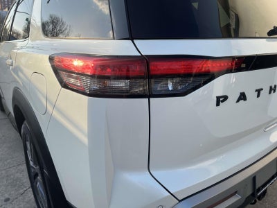 2024 Nissan Pathfinder SL 4WD