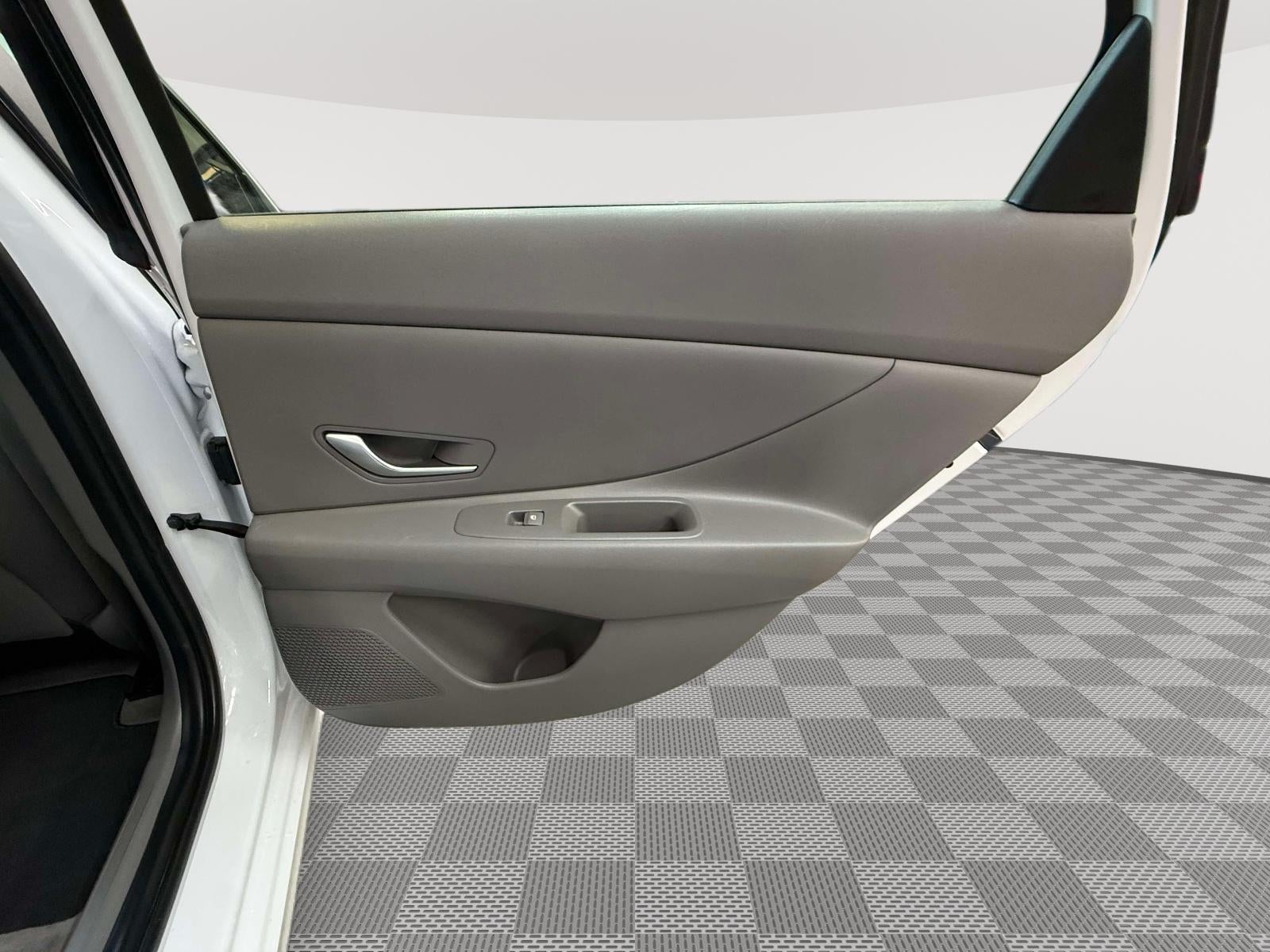2024 Hyundai Elantra SEL - Photo 16