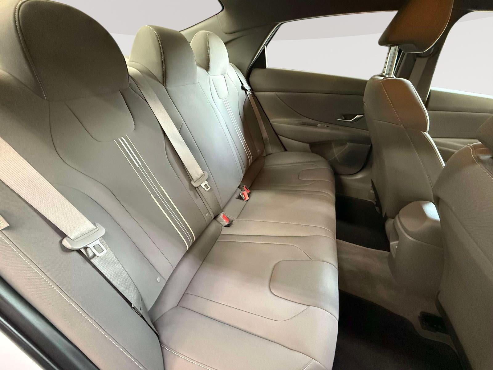 2024 Hyundai Elantra SEL - Photo 18