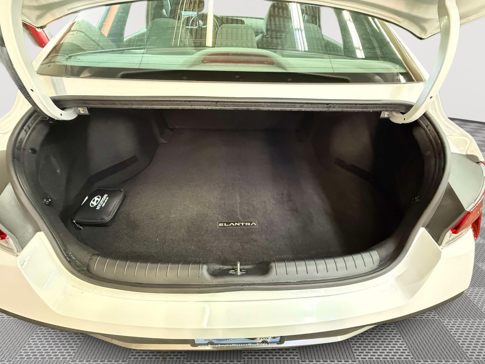 2024 Hyundai Elantra SEL - Photo 19