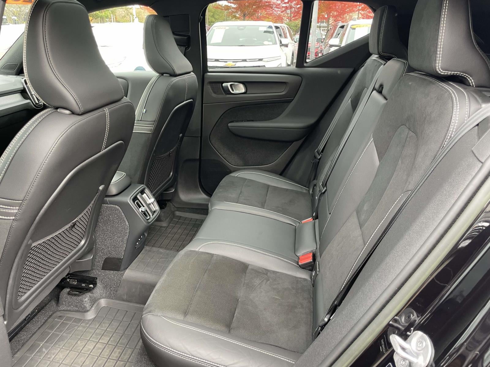 2022 Volvo XC40 T5 R-Design