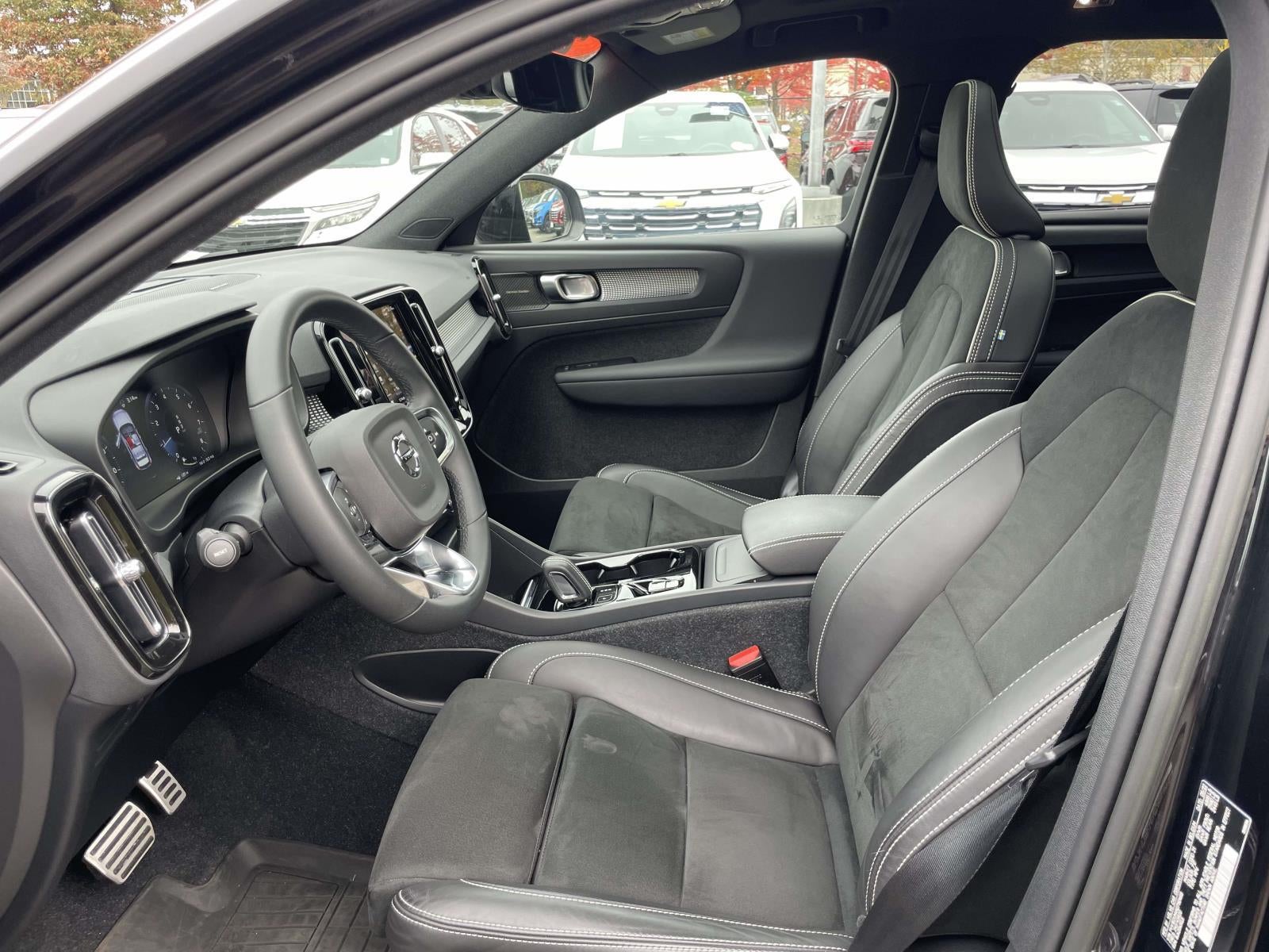 2022 Volvo XC40 T5 R-Design