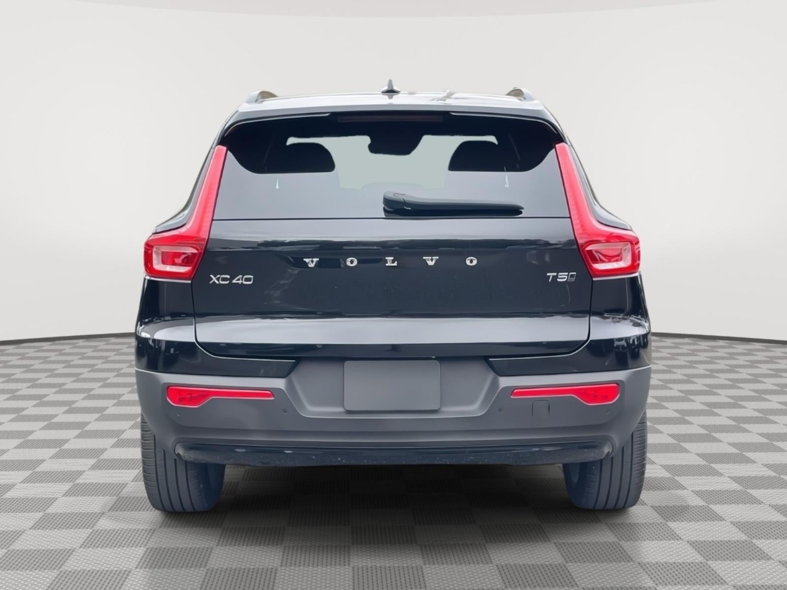 2022 Volvo XC40 T5 R-Design