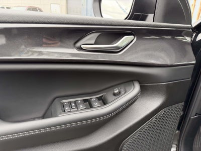 2023 Jeep Grand Cherokee Laredo 4x4