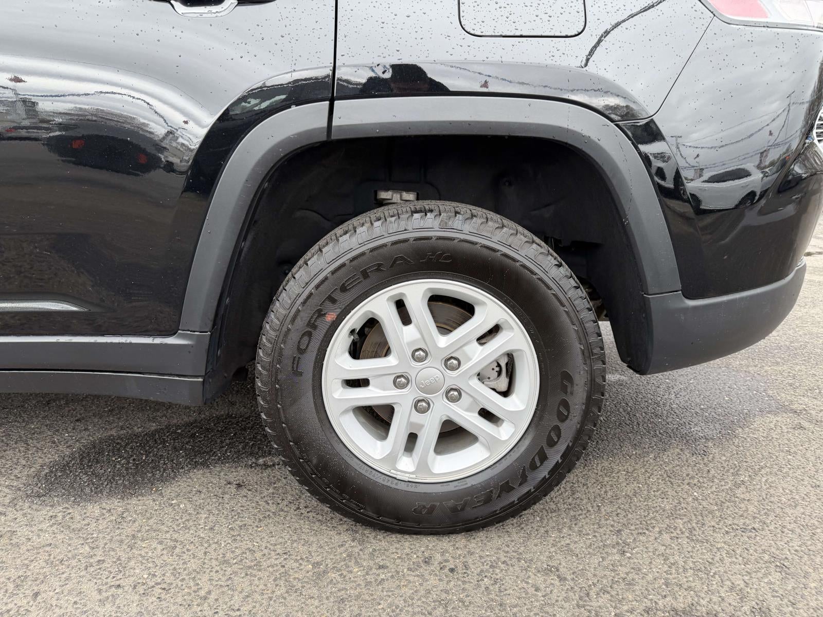 2023 Jeep Grand Cherokee Laredo 4x4