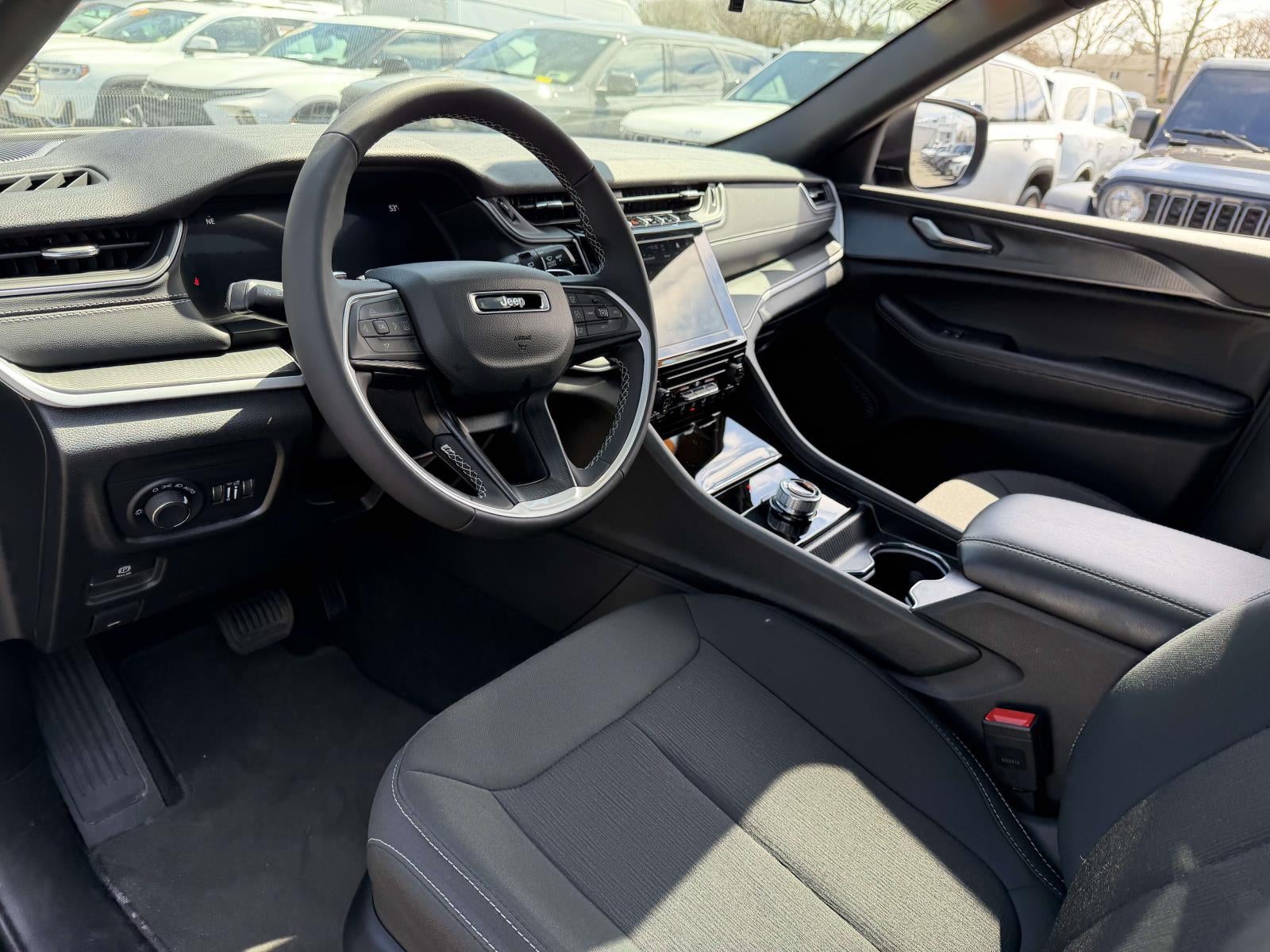 2025 Jeep Grand Cherokee Laredo X 4x4