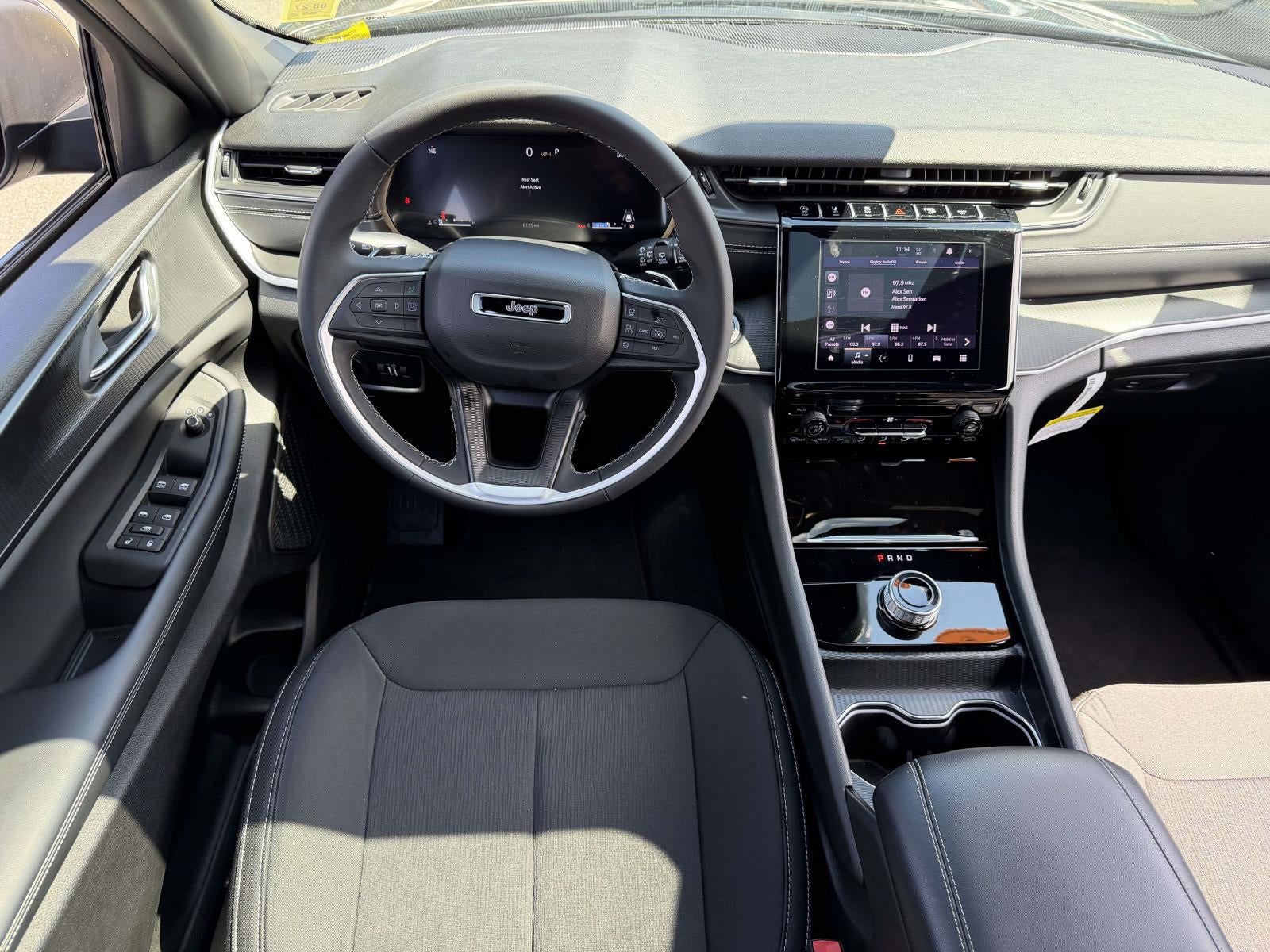 2025 Jeep Grand Cherokee Laredo X 4x4