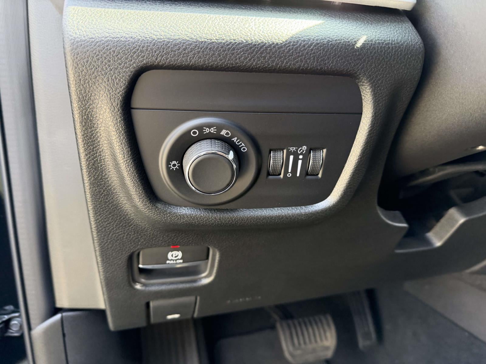 2025 Jeep Grand Cherokee Laredo X 4x4