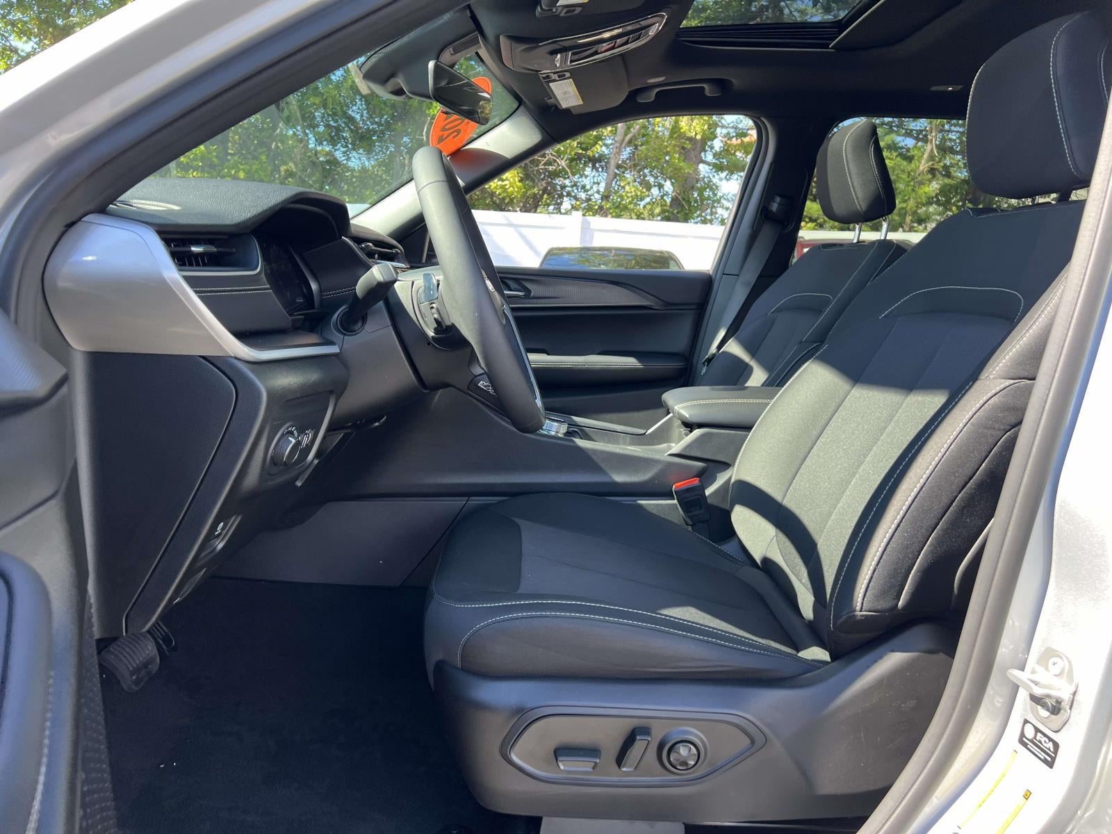 2025 Jeep Grand Cherokee L Laredo X 4x4