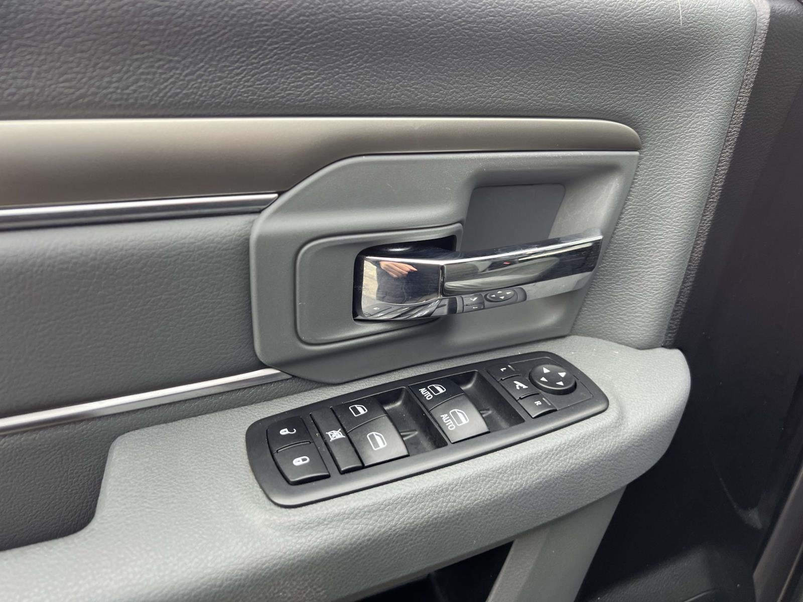 2018 RAM 1500 Big Horn Crew Cab 4x4 5'7' Box