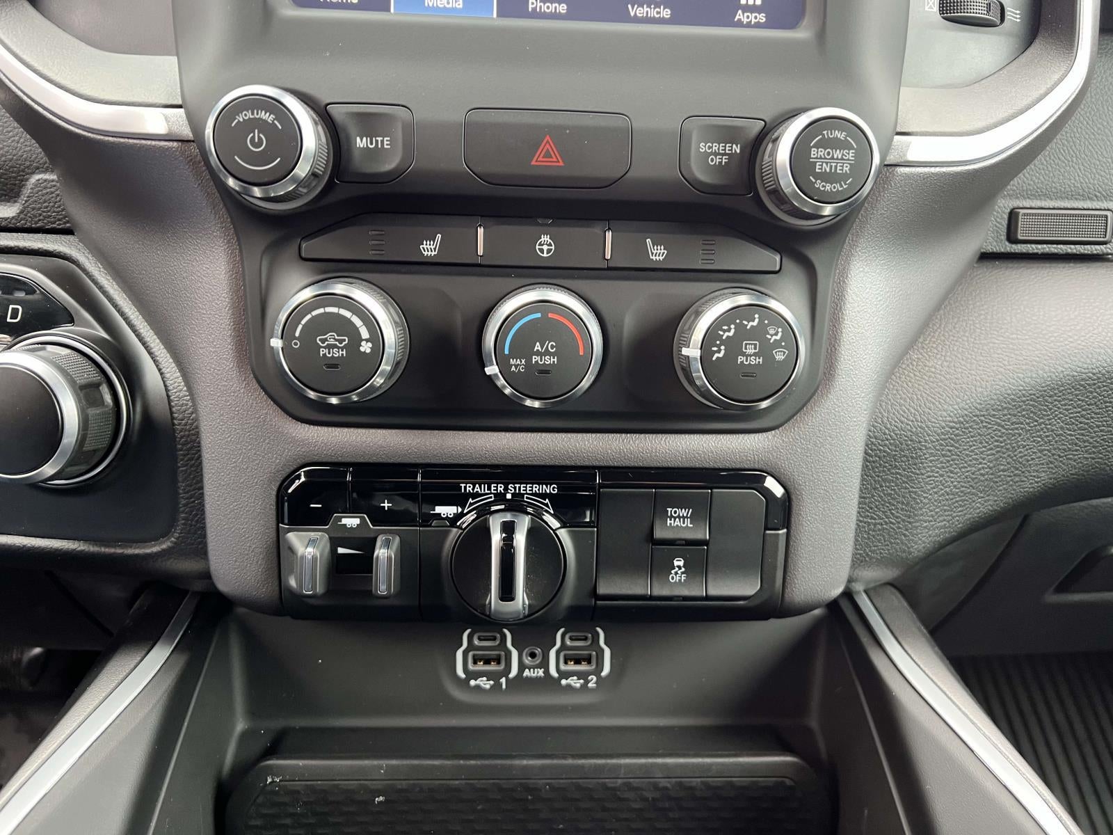 2023 RAM 1500 Big Horn Crew Cab 4x4 5'7' Box