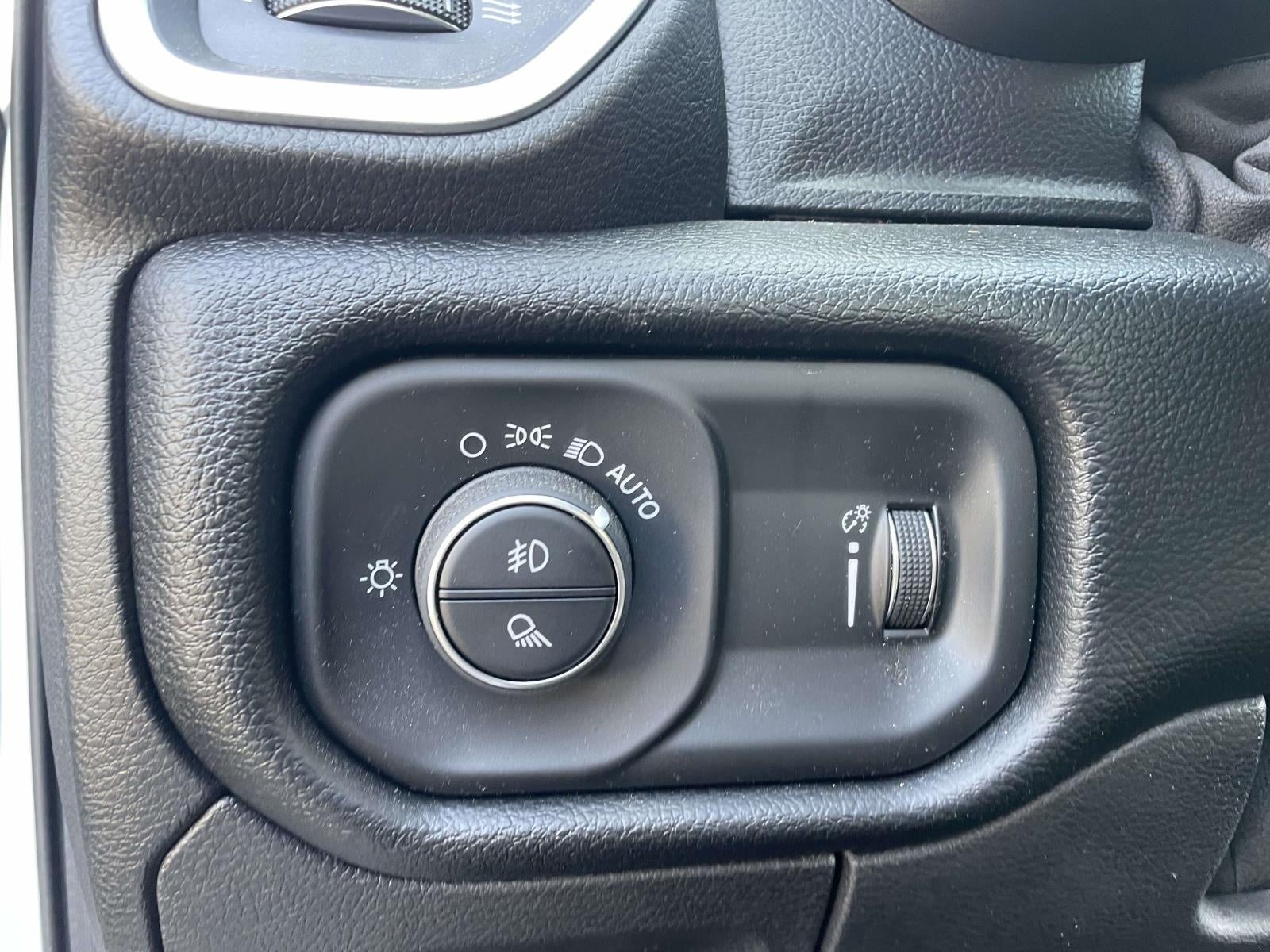 2020 RAM 1500 Big Horn Quad Cab 4x4 6'4' Box