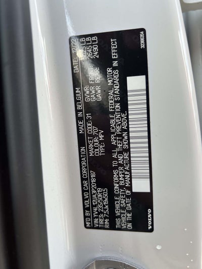 2023 Volvo XC40 B5 Ultimate Bright Theme