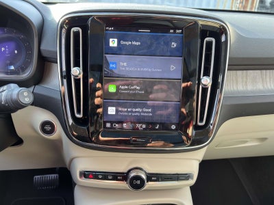 2023 Volvo XC40 B5 Ultimate Bright Theme