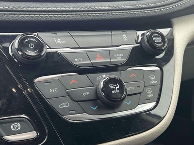 2022 Chrysler Pacifica Hybrid Touring L