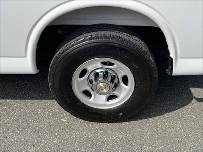 2025 Chevrolet Express Passenger 1LT