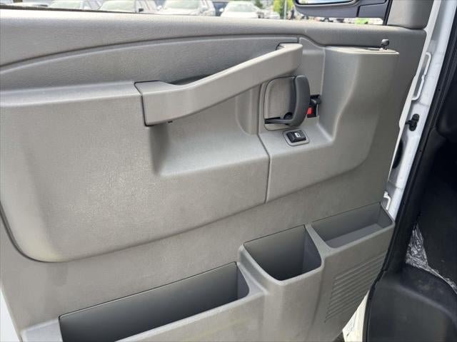 2025 Chevrolet Express Passenger 1LT