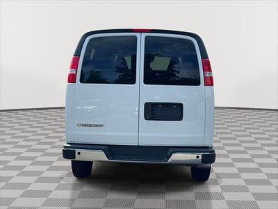 2025 Chevrolet Express Passenger 1LT