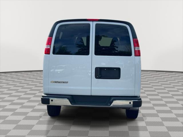 2025 Chevrolet Express Passenger 1LT