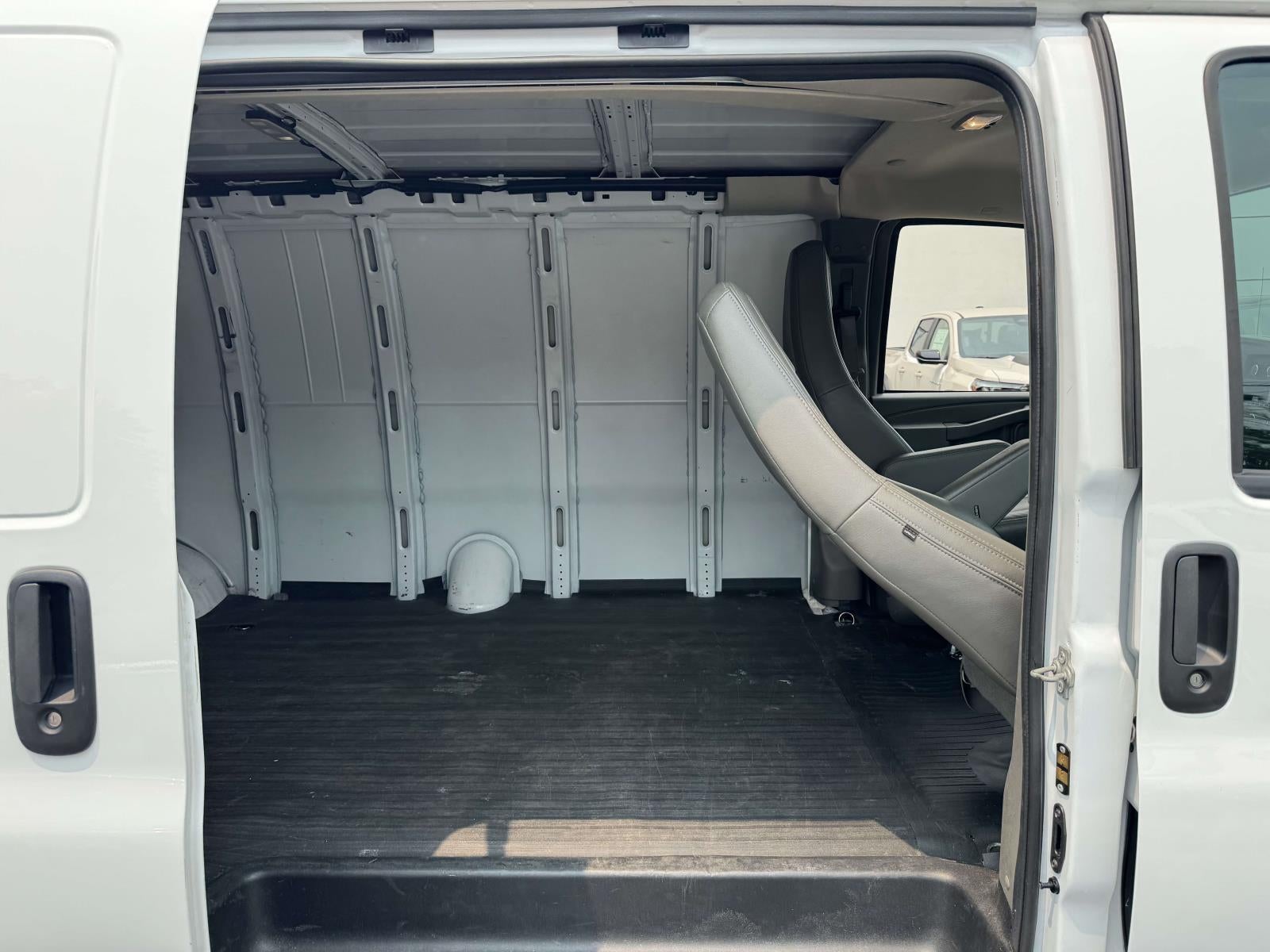 2025 Chevrolet Express Cargo WT