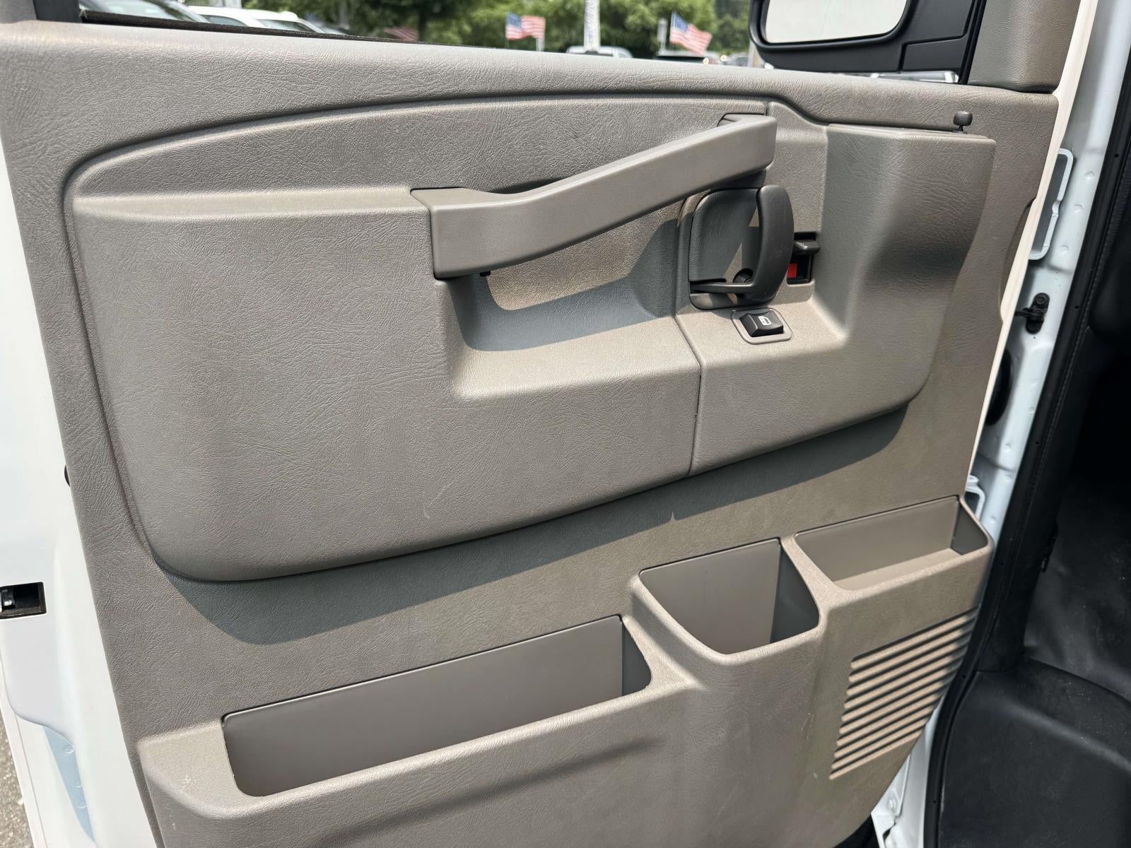 2025 Chevrolet Express Cargo WT