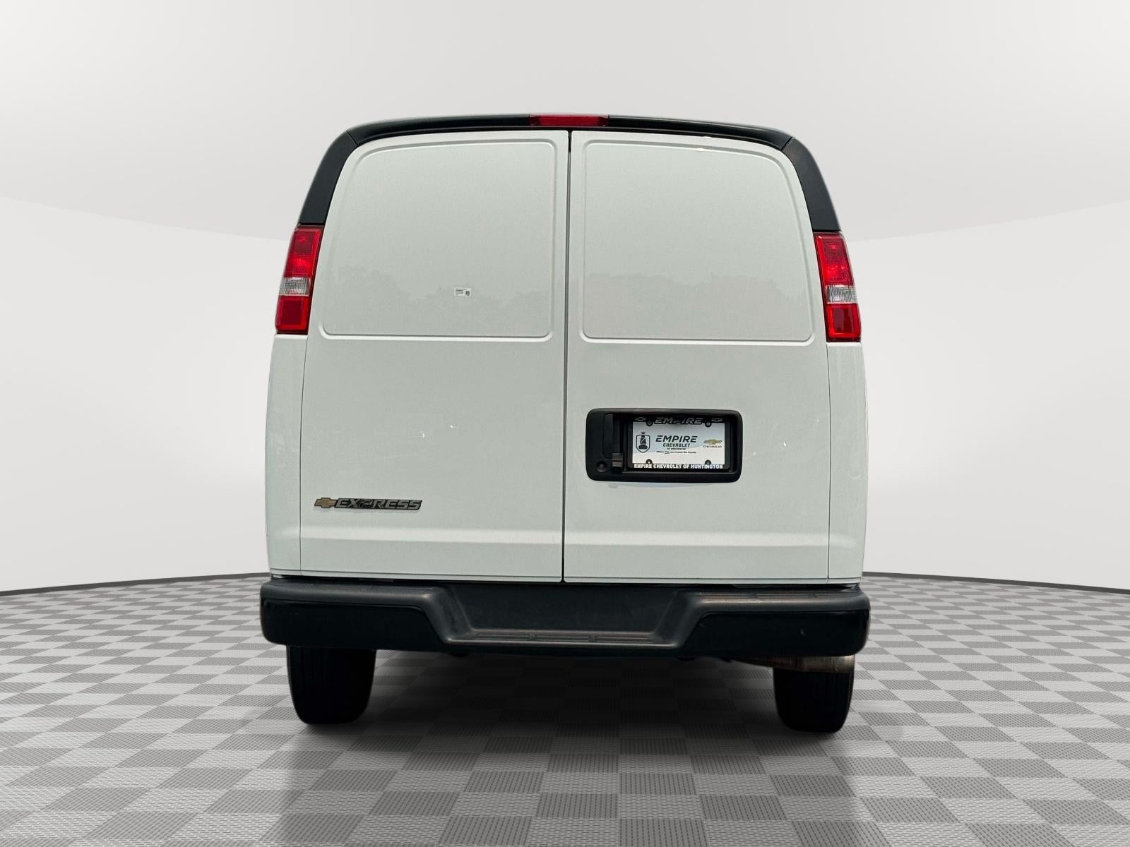 2025 Chevrolet Express Cargo WT