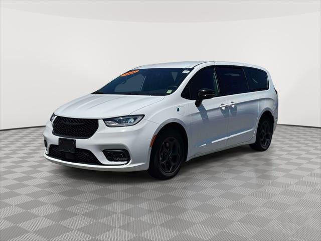 2024 Chrysler Pacifica Hybrid S Appearance Pkg