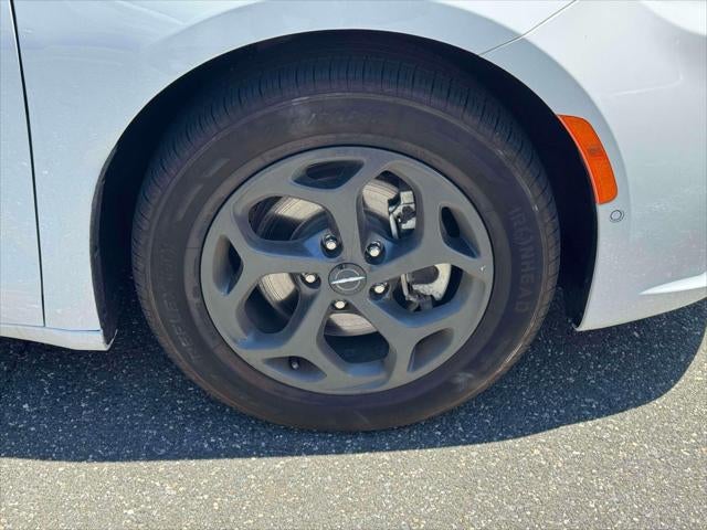 2024 Chrysler Pacifica Hybrid S Appearance Pkg