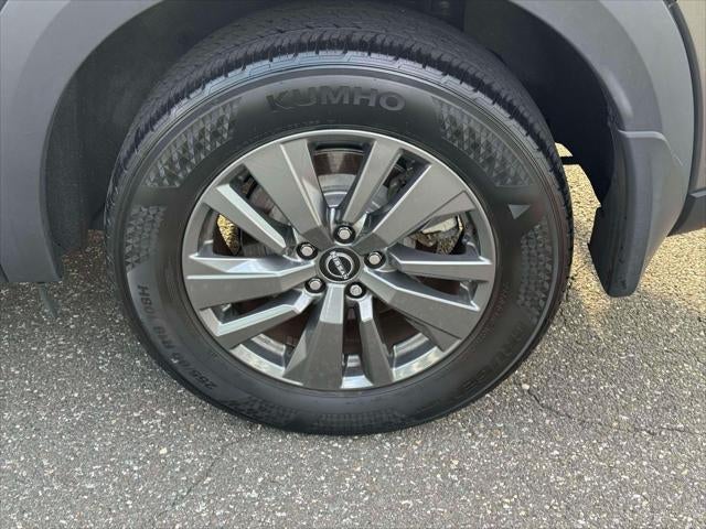 2024 Nissan Pathfinder SV