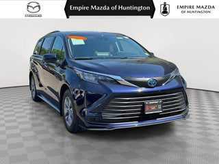 2024 Toyota Sienna LE