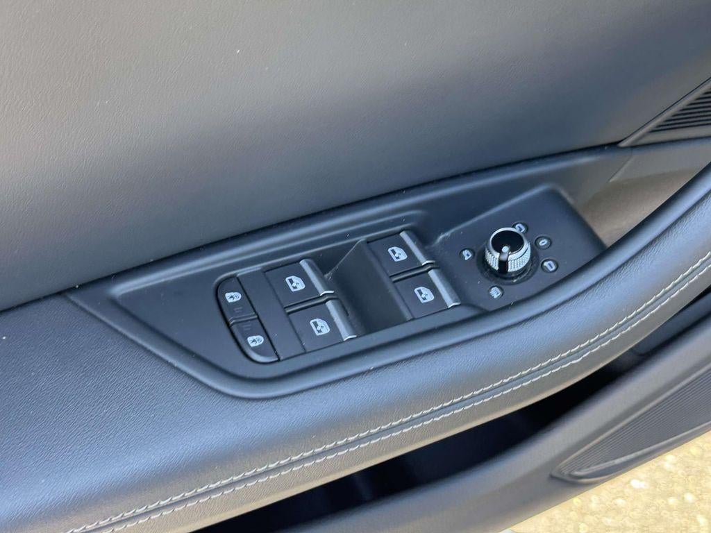 2024 Audi A4 Premium Plus 45 TFSI S line quattro S tronic