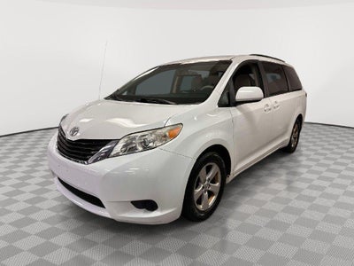 2013 Toyota Sienna LE V6 8 Passenger