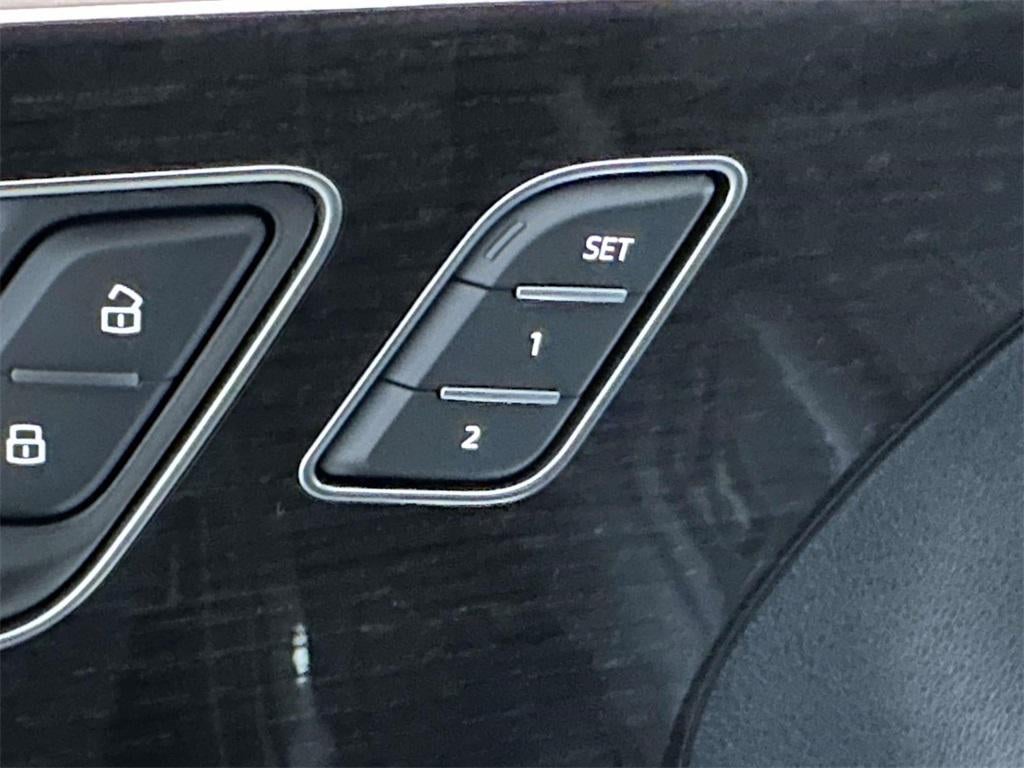 2025 Audi Q8 Premium Plus 55 TFSI quattro